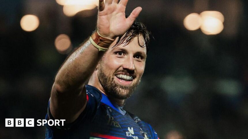 Wakefield beat Castleford to keep pace with leaders