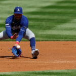 Dodgers place Mookie Betts on injured list with right oblique strain