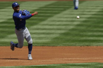 Mookie Betts injury update: Dodgers place SS on IL with oblique strain
