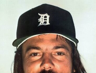 Prized recruit Hiller, No. 2 OT in '27, picks Florida