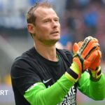 Ex-keeper Manninger dies after car hit by train