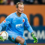 Ex-Arsenal and Juventus goalkeeper Alex Manninger dies after his car was hit by a train