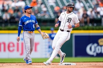 Tigers use 9th-inning rally to beat Royals for 6th straight win