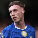 Chelsea midfielder Palmer denies Man Utd links