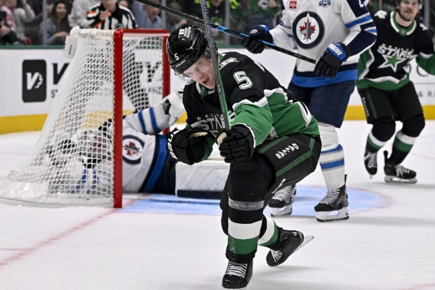 Stars D Nils Lundkvist signs 2-year, $3.5M extension