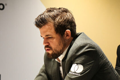 O’Sullivan overcomes Crucible misstep to lead World Championship opener