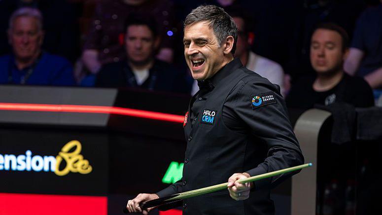 O'Sullivan starts well as Murphy squeezes through