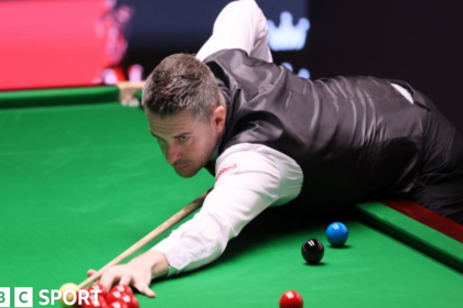 Selby takes commanding lead over Jones