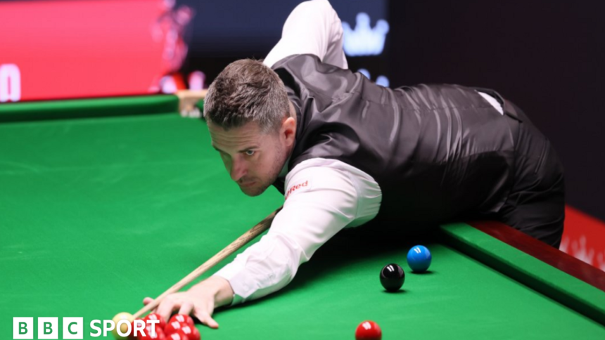 Selby takes commanding lead over Jones