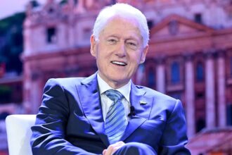 Bill Clinton crashes Jerry Jones' Cowboys predraft press conference in surprise appearance