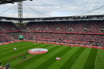 Neville: Arsenal will need wheelbarrow to get over line in PL title race