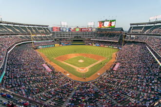 Yankees face Rangers looking to begin new winning streak