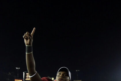 Ex-Alabama DL pleads guilty to impersonating NFL players in $20M fraud scheme