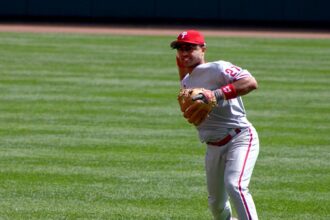 Last-place Phillies fire Thomson amid woeful start