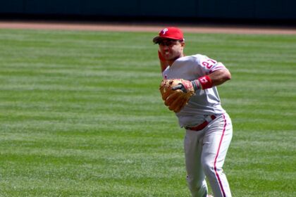 Last-place Phillies fire Thomson amid woeful start