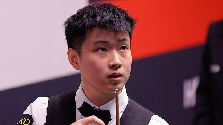 Zhao fights back to tie Murphy heading into final session