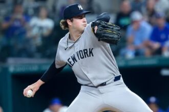 Cam Schlittler outduels Jacob deGrom in Yankees' 3-2 win over Rangers