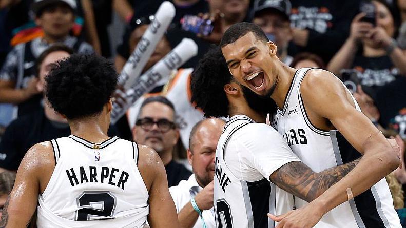 Wembanyama double-double helps Spurs clinch series