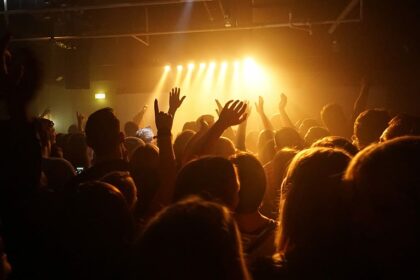 Rockets outlast Lakers to push series to Game 6