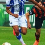 Williamson signs new Arsenal contract