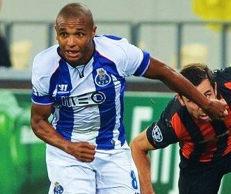 Williamson signs new Arsenal contract