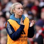 Arsenal defender Williamson signs new deal