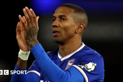 Ex-England and Man Utd star Young to retire at 40