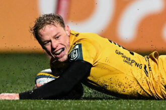 Dragons back Richards signs new contract