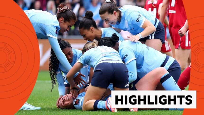 Manchester City snatch late win over Liverpool to extend WSL title lead