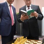 Wu holds overnight lead over Murphy in World Championship final