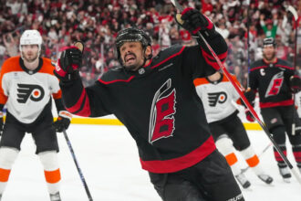 Jarvis’ score forces OT in Game 2 of Flyers-Hurricanes 2nd-round series in NHL playoffs
