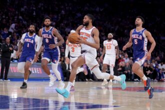 Red hot Knicks rout Sixers to take Game 1