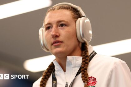 Sing returns as Red Roses rejig back three against Italy