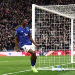 Everton star shares message with Arsenal fans after Manchester City goals