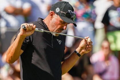 Mickelson withdraws from PGA Championship