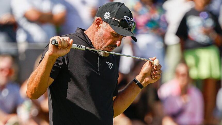 Mickelson withdraws from PGA Championship