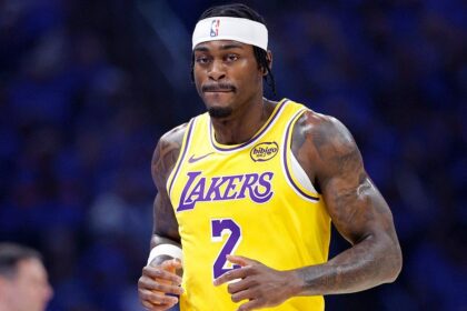 Lakers player suffers gruesome pinkie injury in Game 1 loss to Thunder