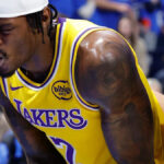 Lakers' Jarred Vanderbilt suffers gruesome pinky dislocation, expected to miss time