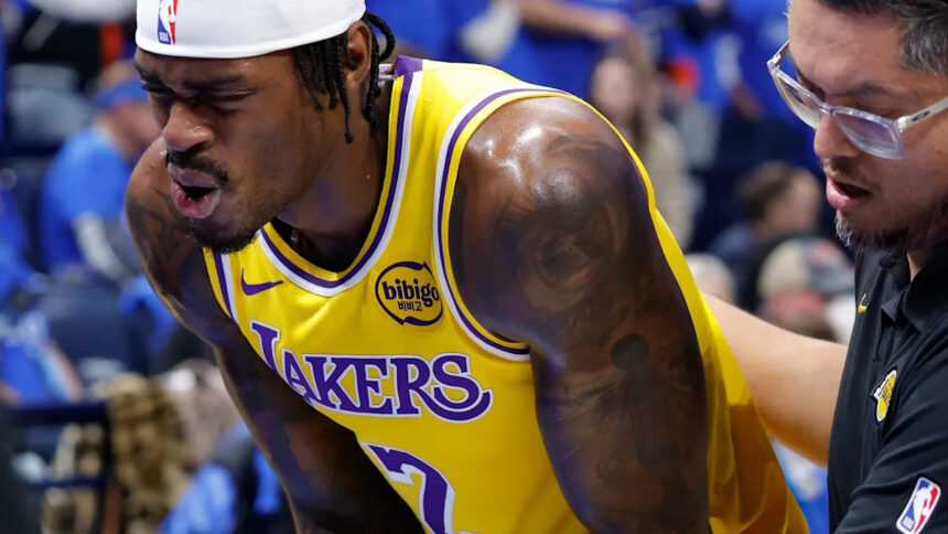 Lakers' Jarred Vanderbilt suffers gruesome pinky dislocation, expected to miss time