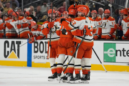 Ducks beat Golden Knights 3-1 to tie second-round series 1-1