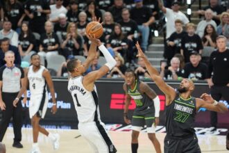 Spurs blow past Timberwolves, even series in Game 2