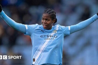 Shaw named Football Writers' Women's Player of Year