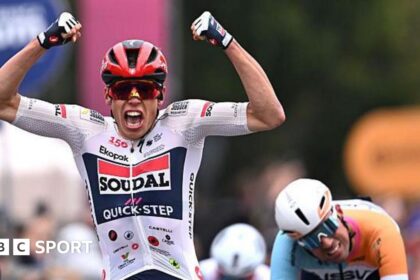 Magnier wins Giro opener after sprint crash chaos
