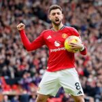 Bruno Fernandes wins FWA Footballer of the Year as Bunny Shaw completes Manchester double