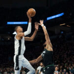 Victor Wembanyama drops 39 points as Spurs take 2-1 lead over Timberwolves