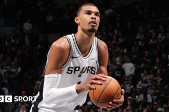 Spurs and Knicks win on road in Conference semis