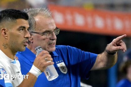 Uruguay's Suarez 'would never say no' to return
