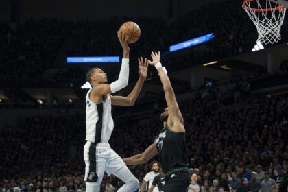 Victor Wembanyama, Spurs start fast, hold off Wolves in Game 3