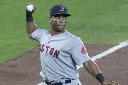 Rafael Devers homers to power Giants past Pirates