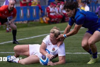 Packer scores four as England close in on Grand Slam